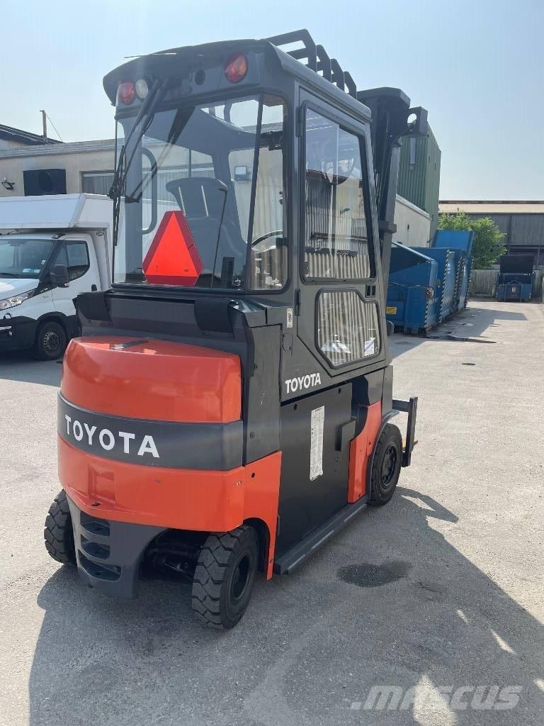 Toyota 7FBMF30 Elektriniai šakiniai krautuvai