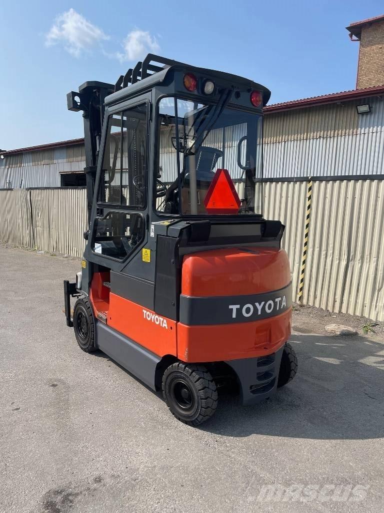 Toyota 7FBMF30 Elektriniai šakiniai krautuvai