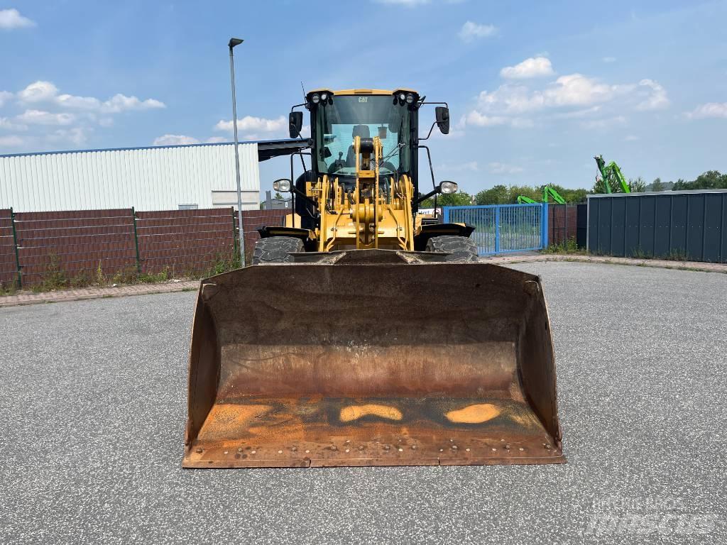 CAT 930M Naudoti ratiniai krautuvai