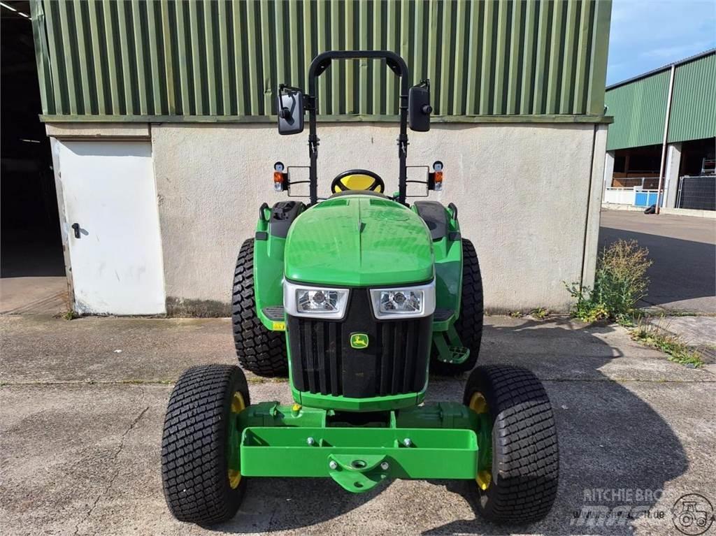 John Deere 4052M Naudoti kompaktiški traktoriai