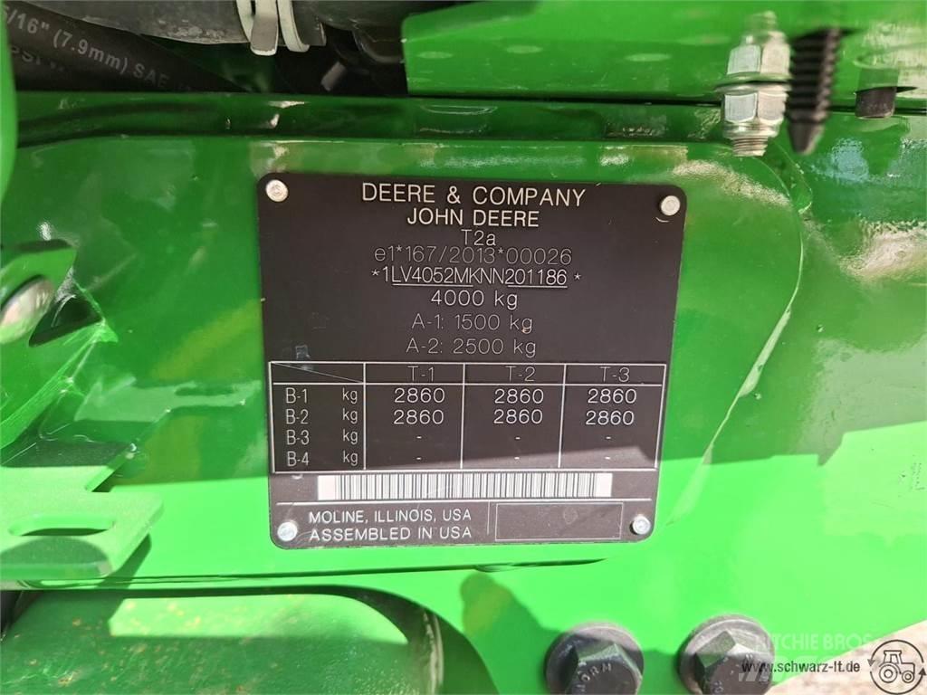 John Deere 4052M Naudoti kompaktiški traktoriai