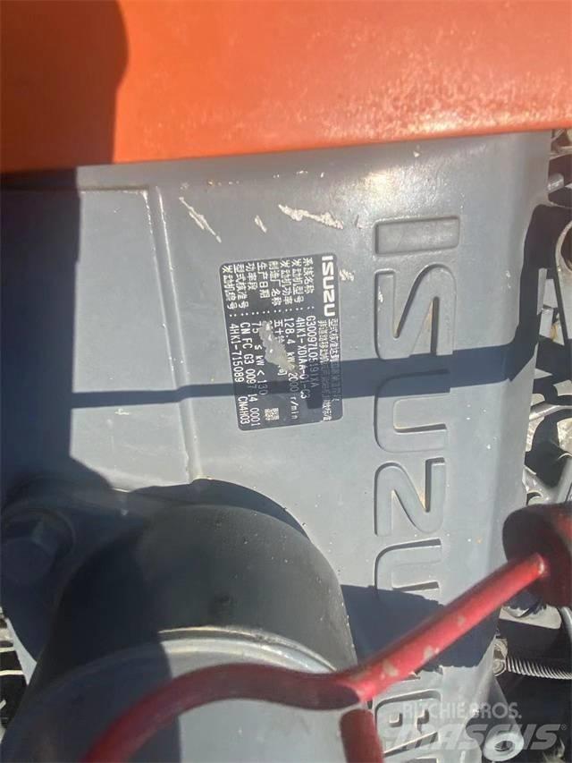 Hitachi ZX 200-3 G Vikšriniai ekskavatoriai