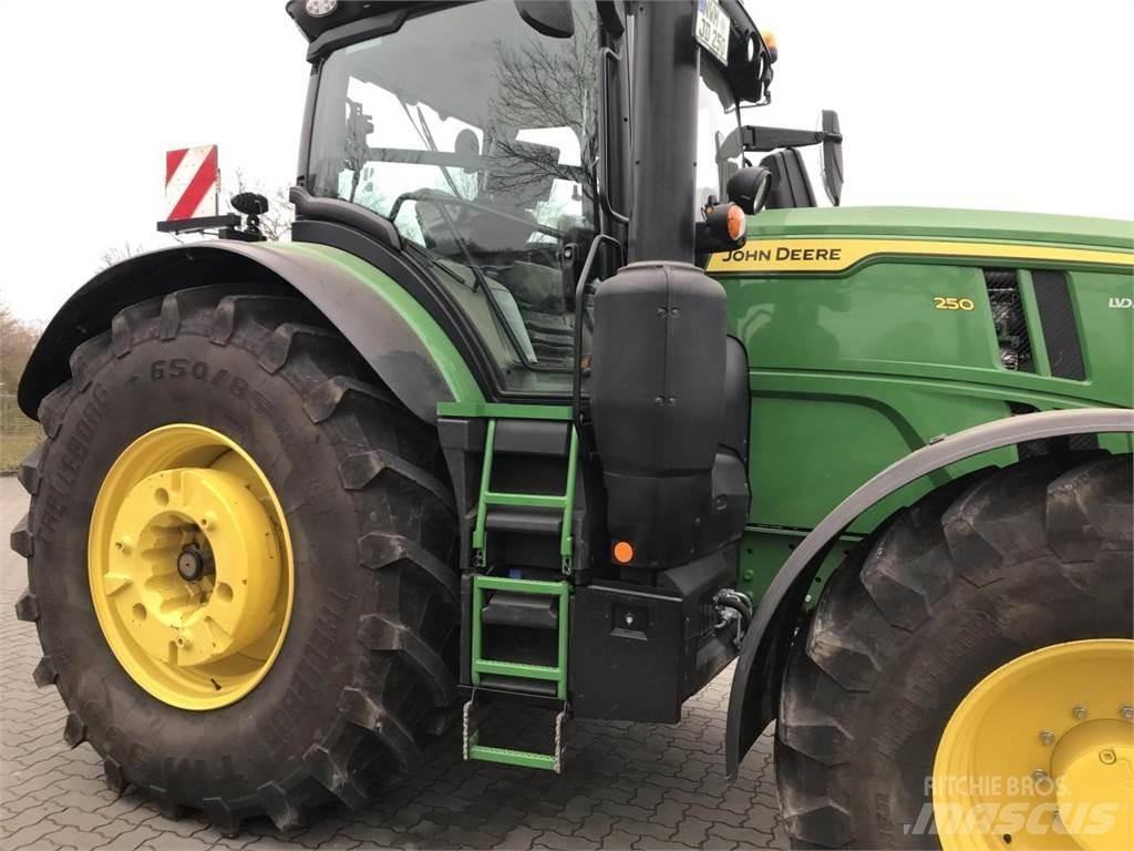 John Deere 6R 250 Traktoriai