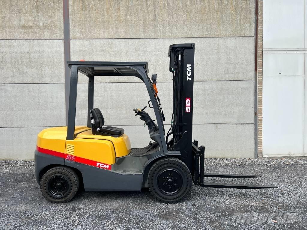 TCM FD30T3 Dyzeliniai krautuvai