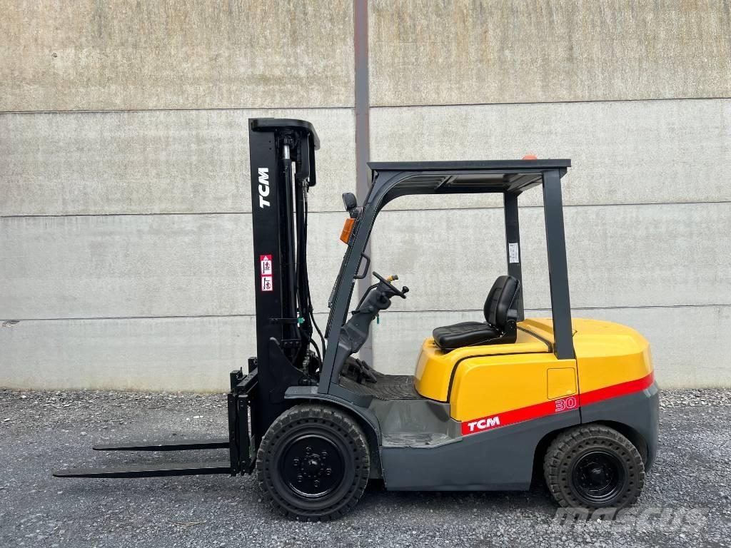 TCM FD30T3 Dyzeliniai krautuvai