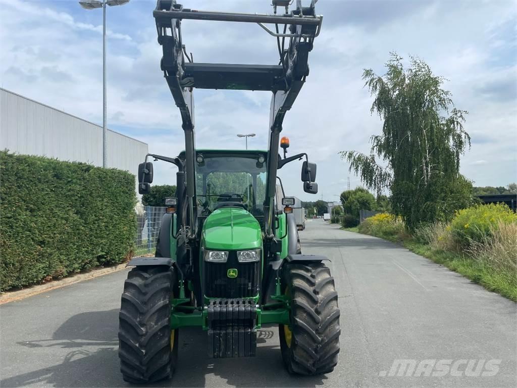 John Deere 5100M Traktoriai