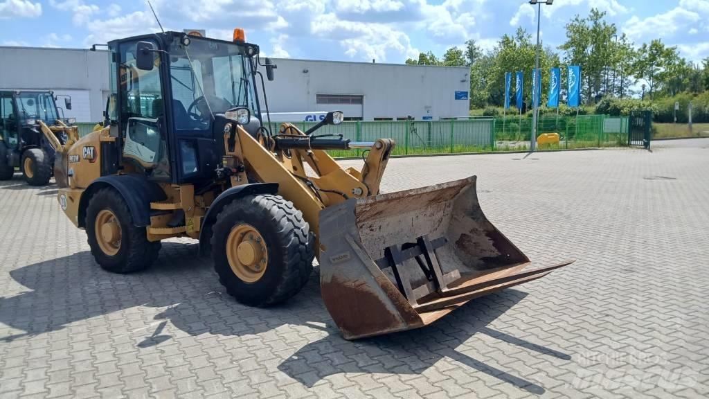 CAT 907 M Naudoti ratiniai krautuvai