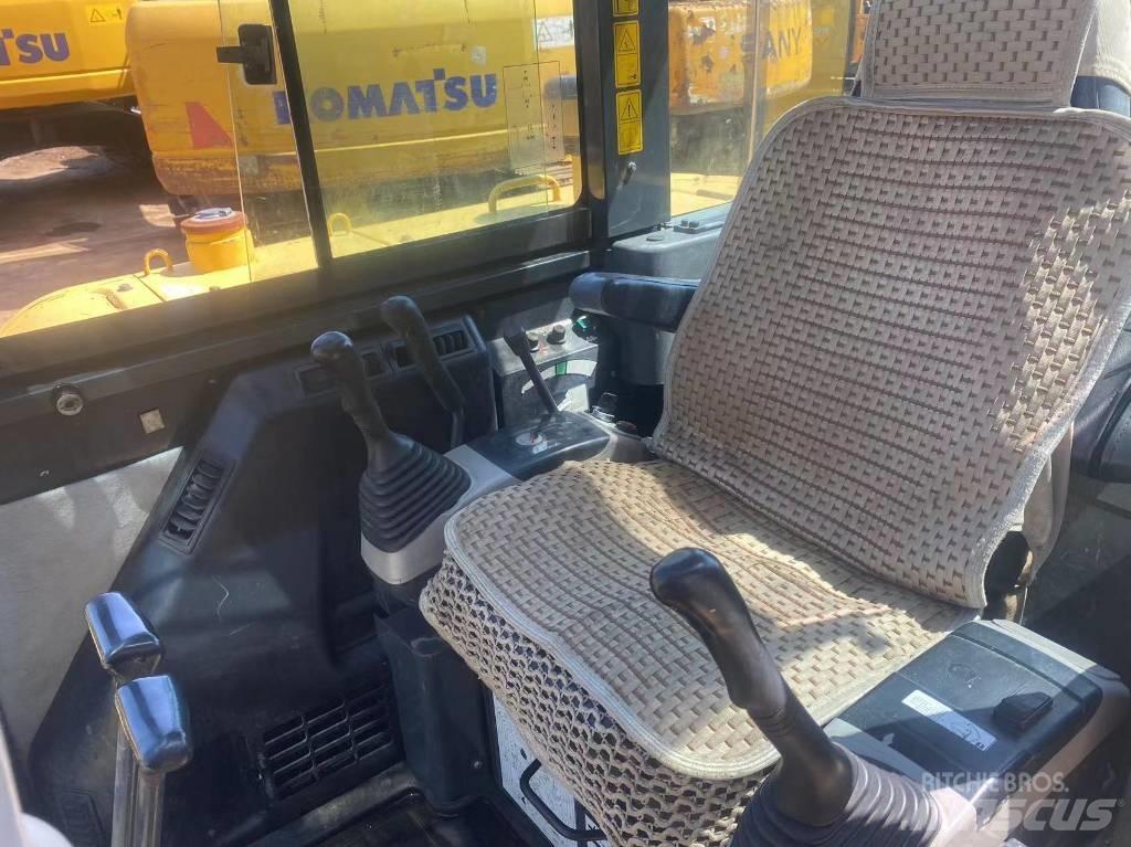 Komatsu PC56 Vikšriniai ekskavatoriai