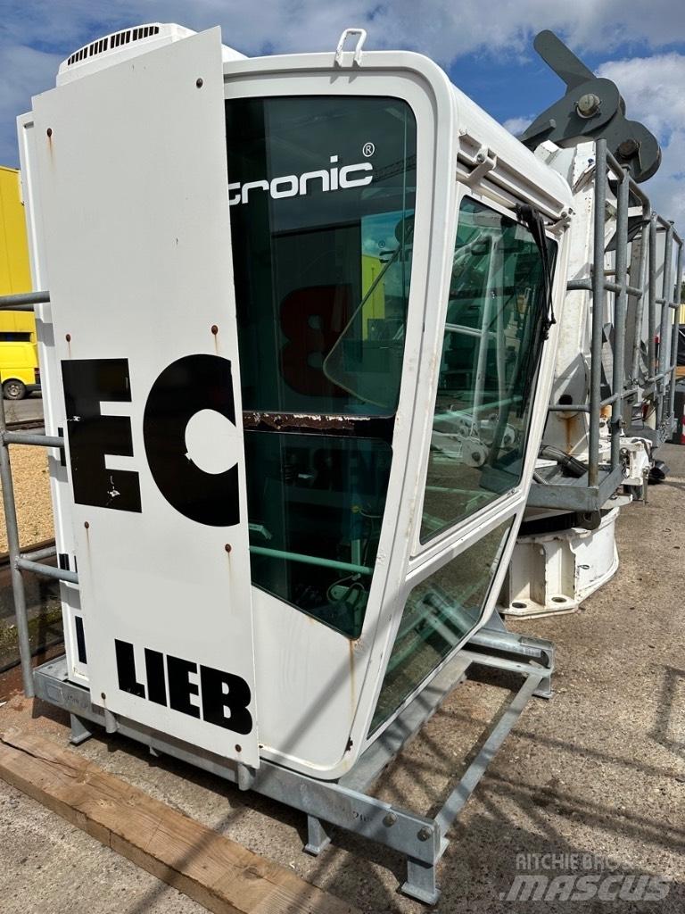 Liebherr 150 ECB 8 Bokštiniai kranai