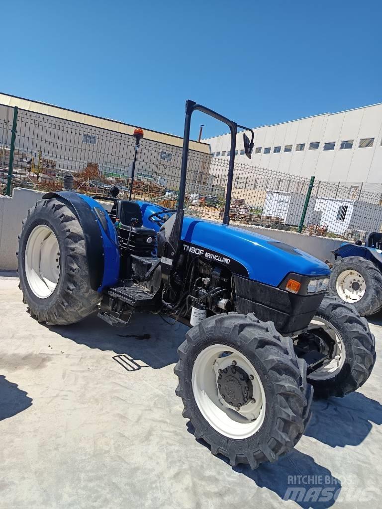 New Holland TN 90 F Traktoriai
