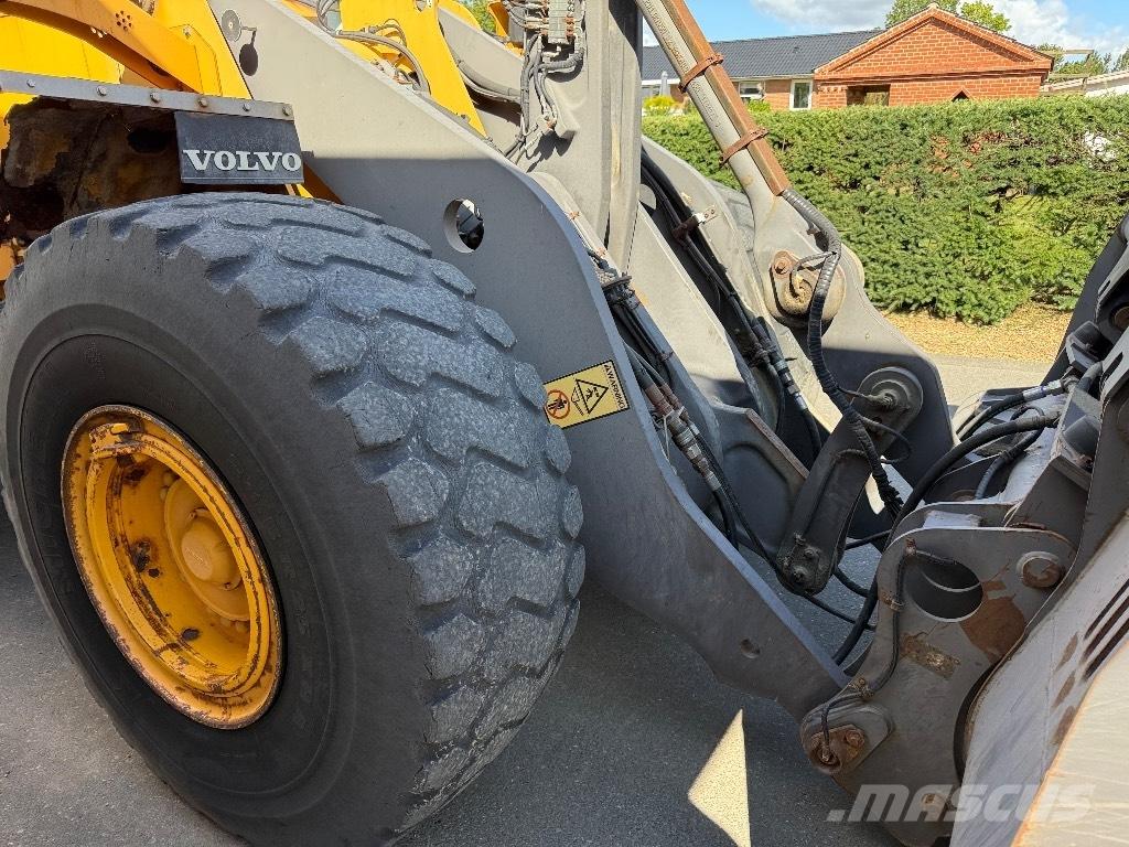 Volvo L 120 E Naudoti ratiniai krautuvai