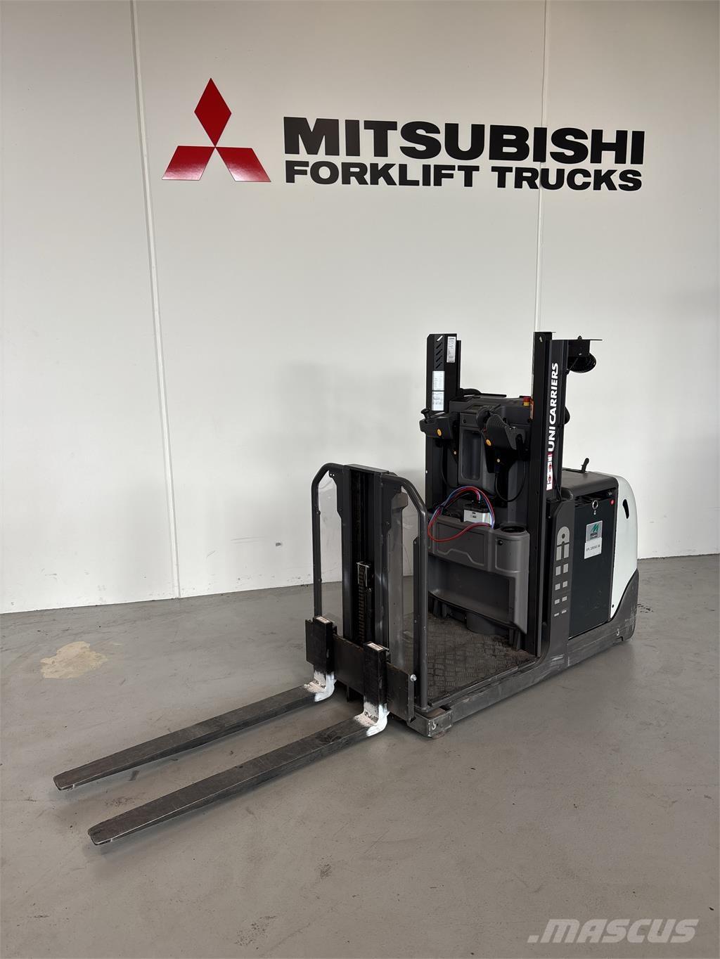 UniCarriers EPL100 Mažų aukščių užsakytų prekių krautuvai