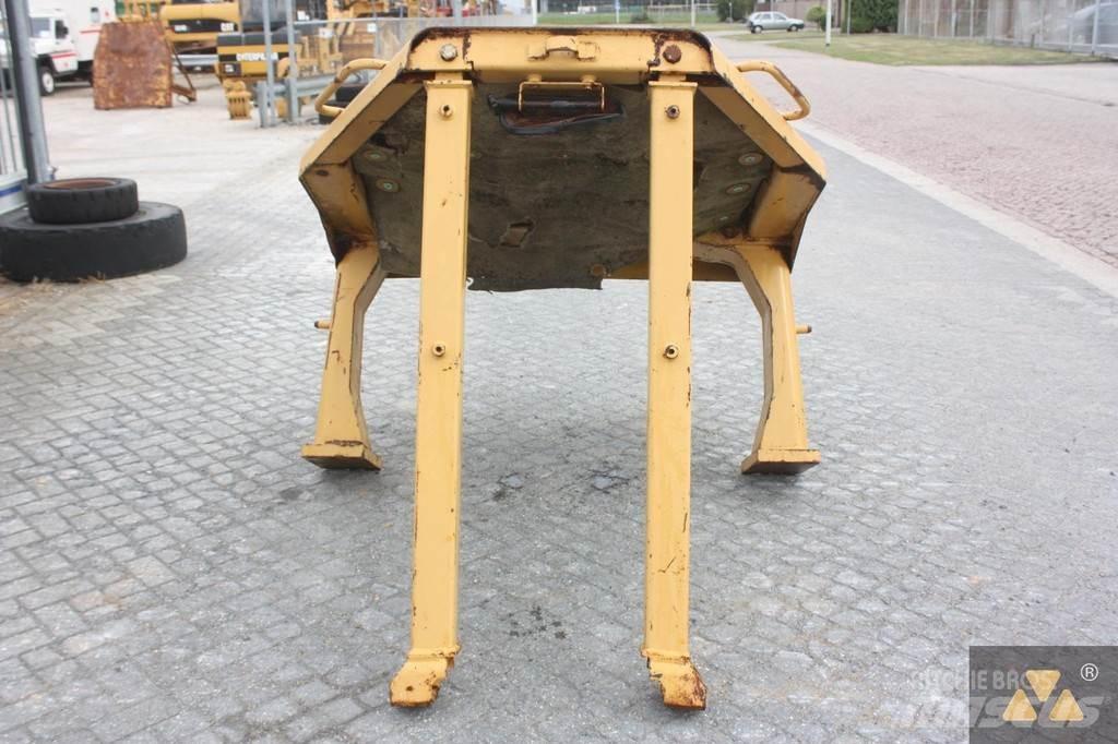 CAT D8N O-rops cab Kabinos ir salonai