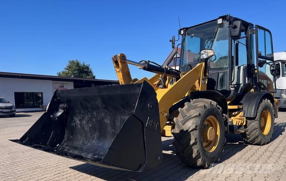 CAT 908M Radlader Naudoti ratiniai krautuvai
