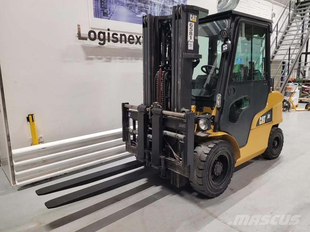 CAT DP 30 N Dyzeliniai krautuvai
