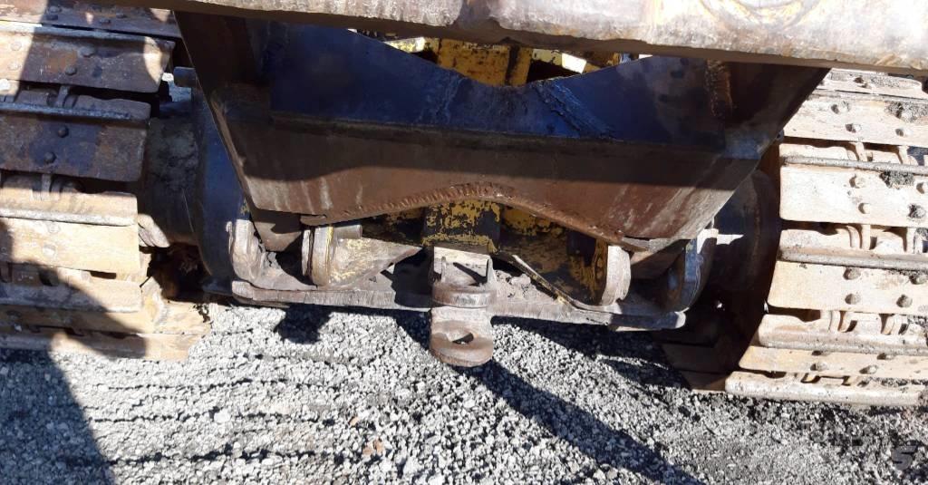 Komatsu D58E-1 Vikšriniai buldozeriai