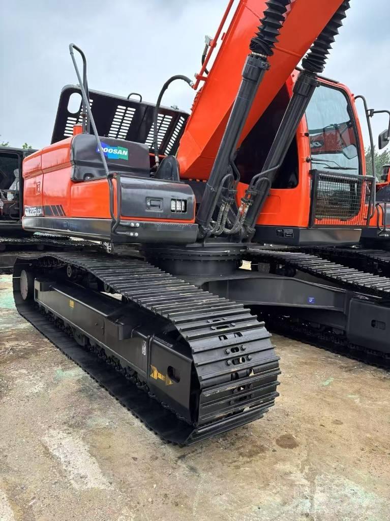 Doosan 225 LCA Vikšriniai ekskavatoriai