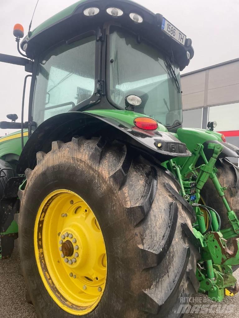 John Deere 8310 R Traktoriai
