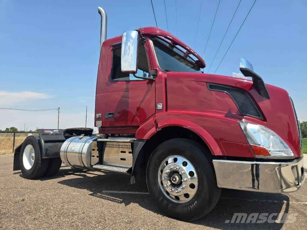 Volvo VNL 42 T300 Naudoti vilkikai
