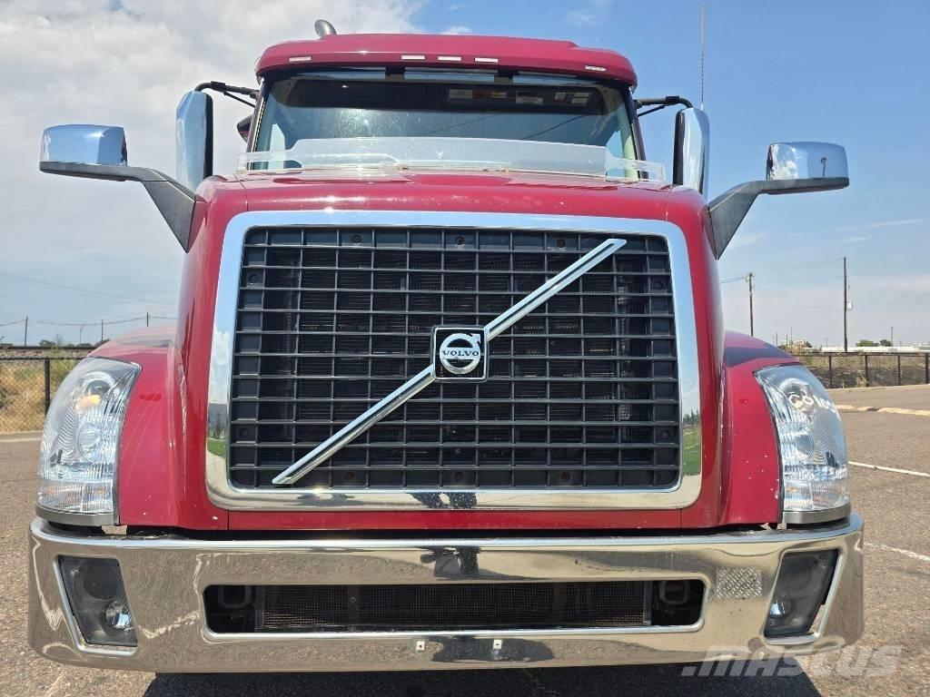 Volvo VNL 42 T300 Naudoti vilkikai
