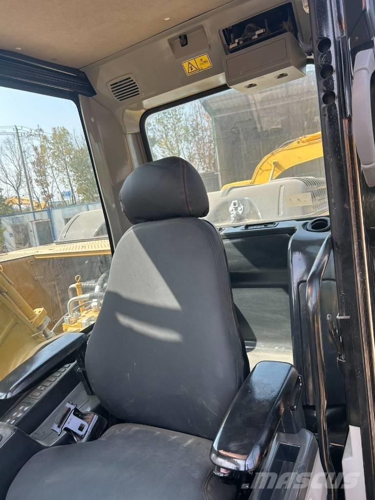 CAT 325 D Vidutinės galios ekskavatoriai 7-12 t