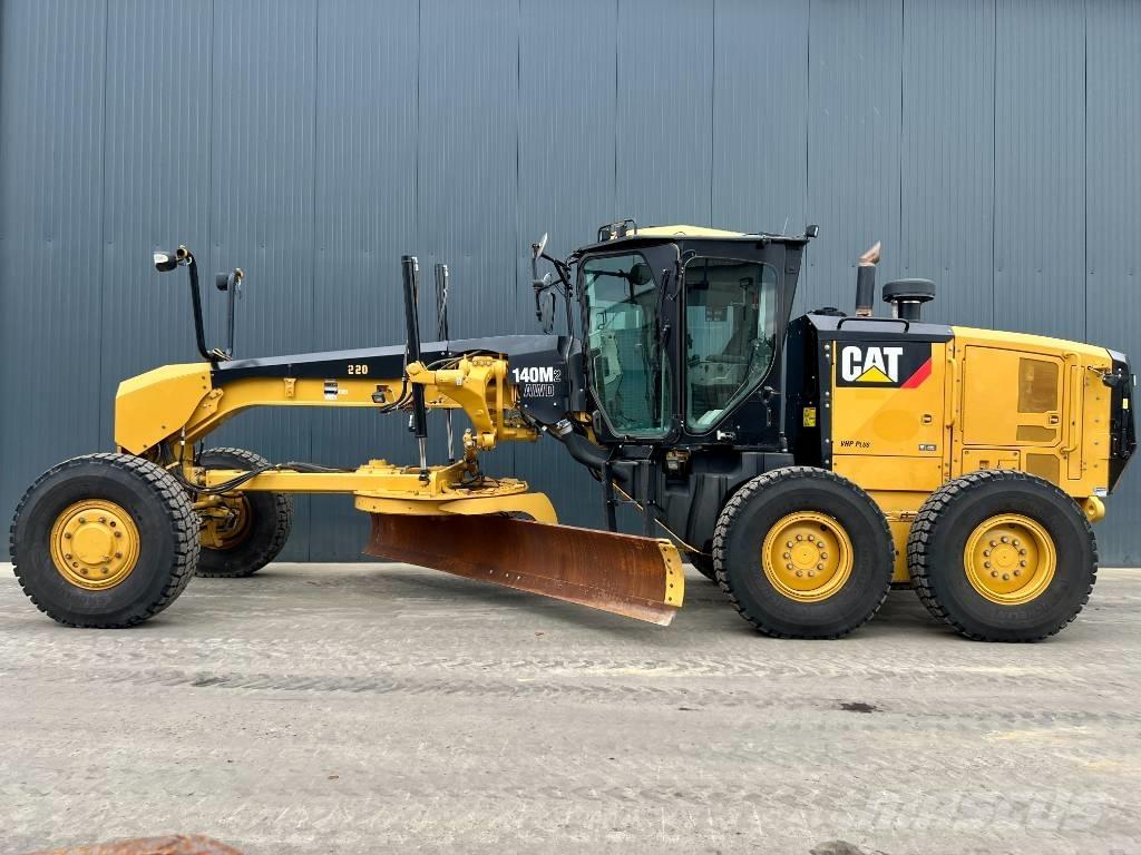 CAT 140M2 AWD Greideriai