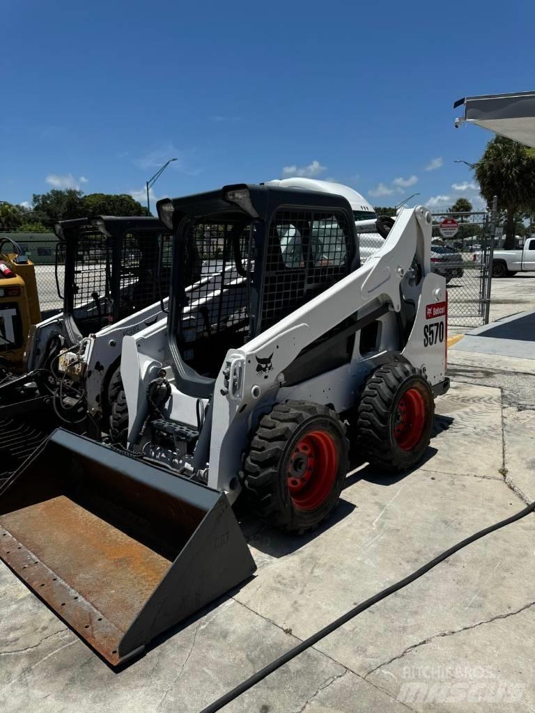 Bobcat S570 Krautuvai su šoniniu pasukimu