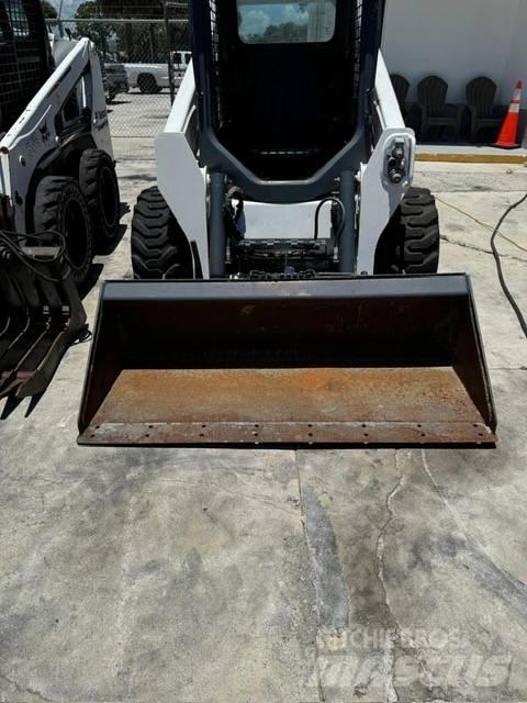 Bobcat S570 Krautuvai su šoniniu pasukimu