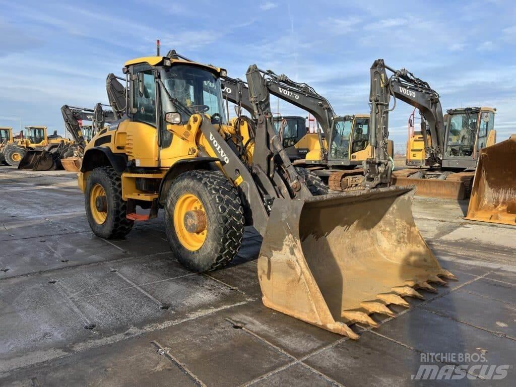 Volvo L45H Krautuvai su šoniniu pasukimu