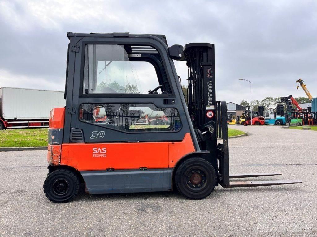 Toyota 7FBMF30 Elektriniai šakiniai krautuvai