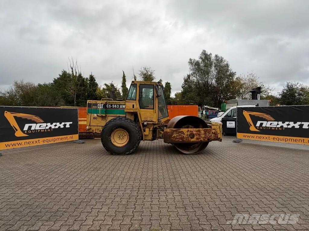 CAT CS-563 AW Kiti volai