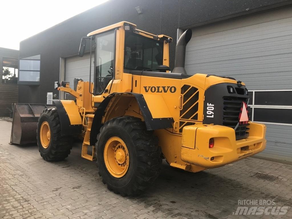 Volvo L90F Naudoti ratiniai krautuvai