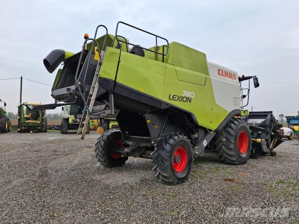 CLAAS Lexion 740 Derliaus nuėmimo kombainai