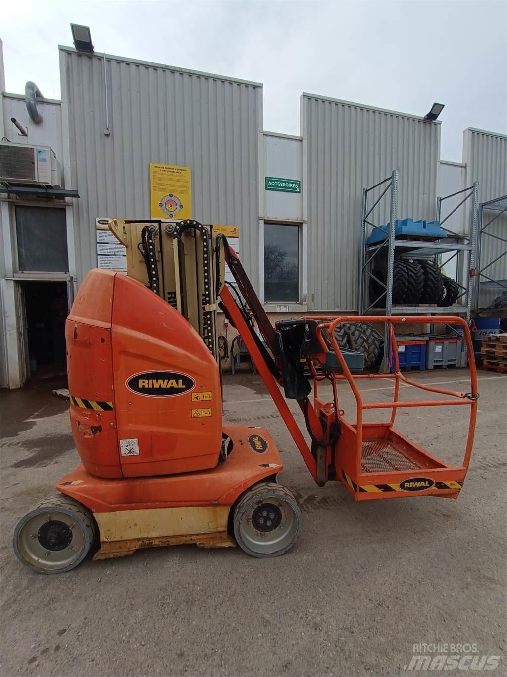 JLG T10E Kiti keltuvai ir platformos