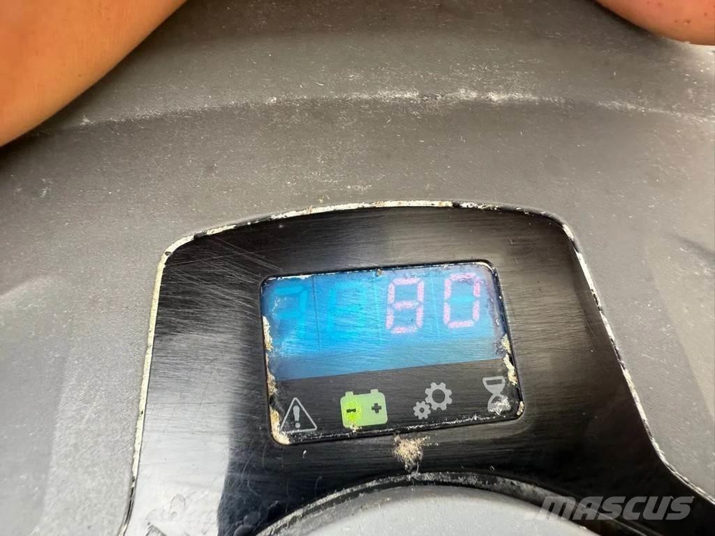 Toyota SWE200D Rankiniai vėžimėliai
