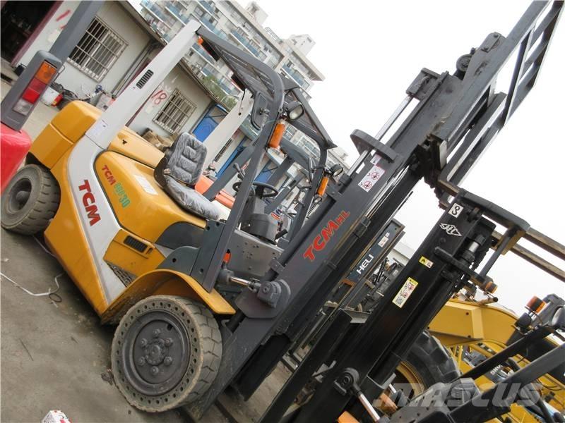 CAT FD 30 Dyzeliniai krautuvai
