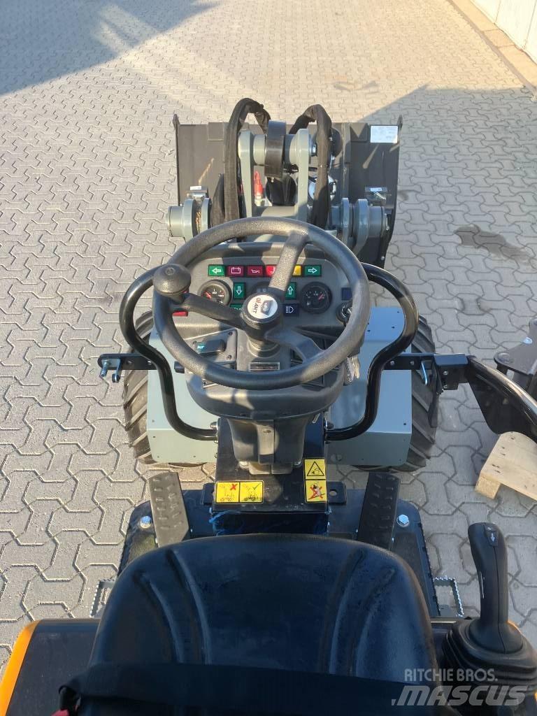 GiANT G1500 Daugiafunkciniai pakrovėjai