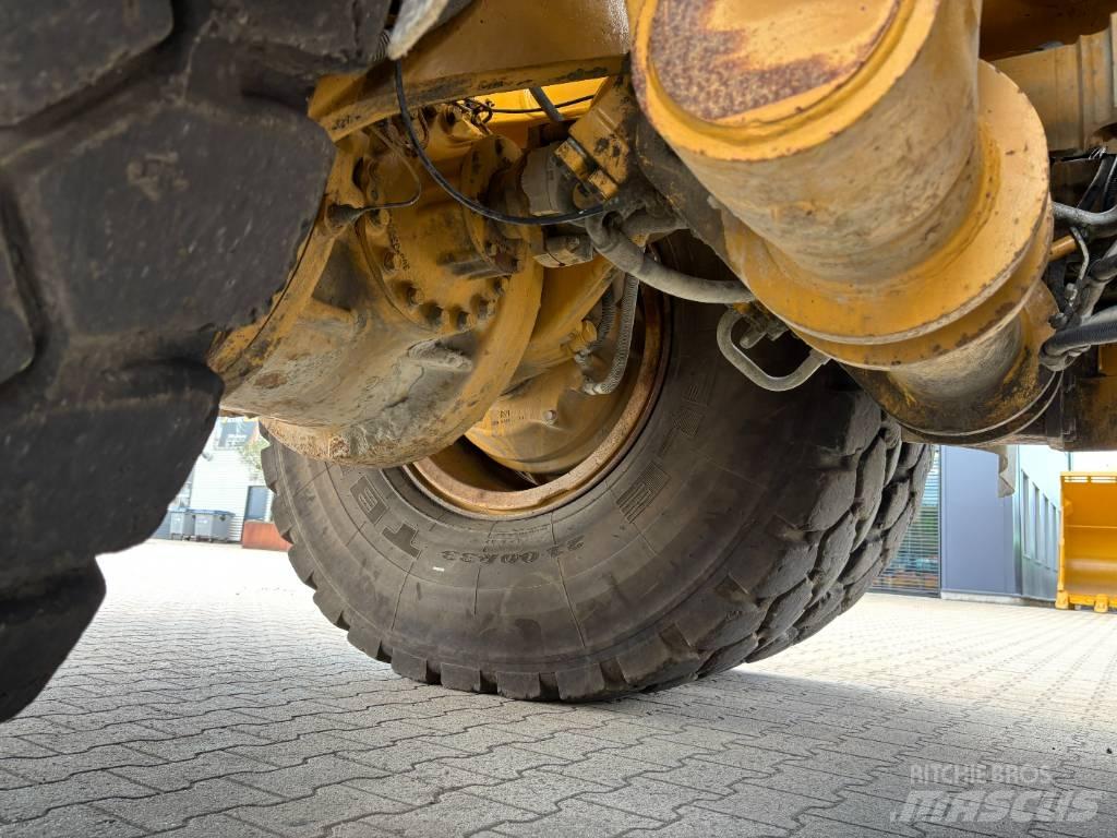 CAT 772G Atliekų išvežimo technika
