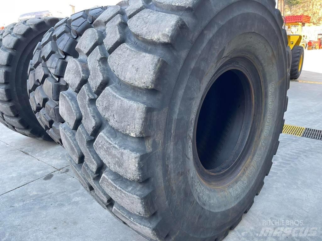 CAT 982M Naudoti ratiniai krautuvai