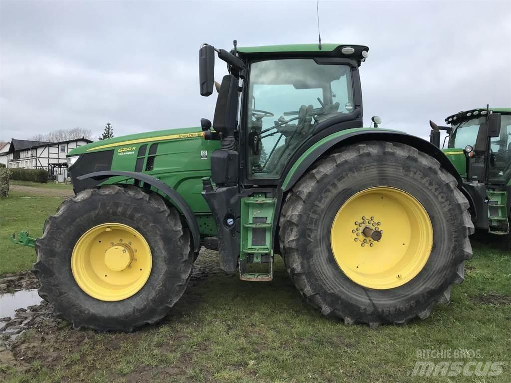 John Deere 6250R Traktoriai