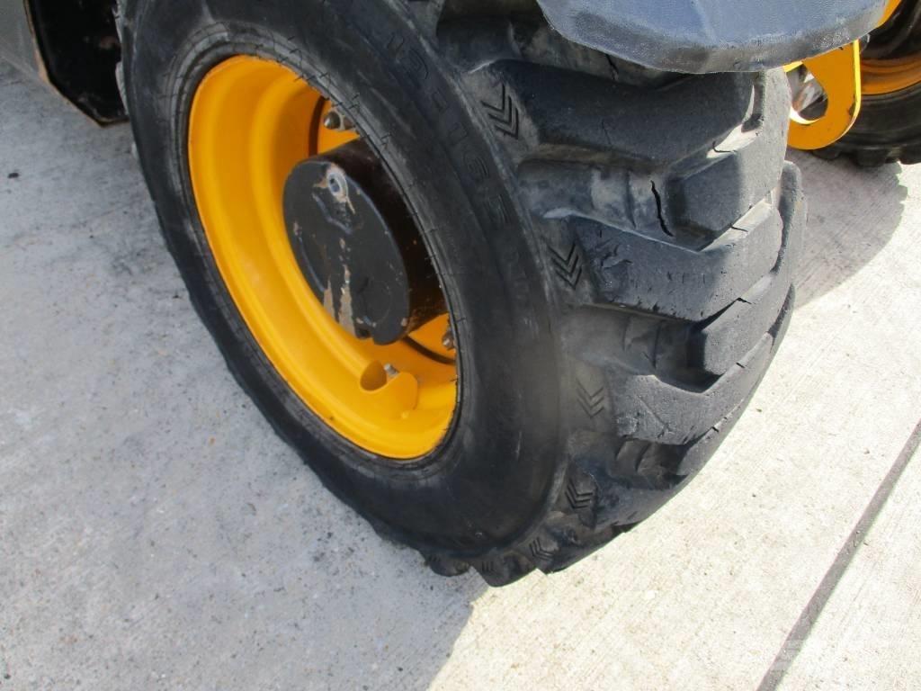 JCB 525-60 (404) Teleskopiniai krautuvai
