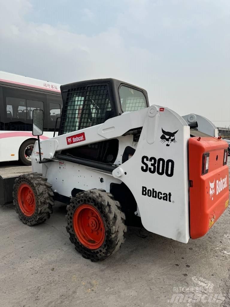 Bobcat S 300 Krautuvai su šoniniu pasukimu