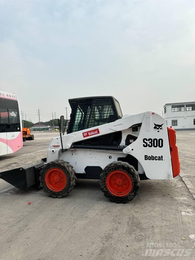 Bobcat S 300 Krautuvai su šoniniu pasukimu