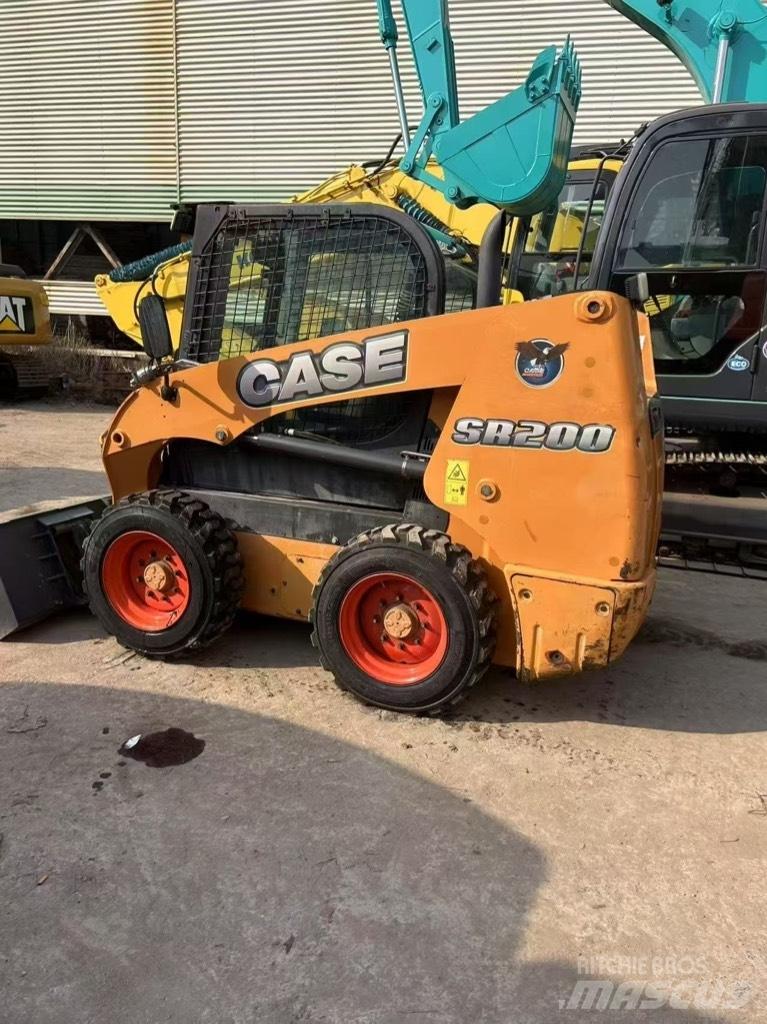 CASE SR 200 Krautuvai su šoniniu pasukimu