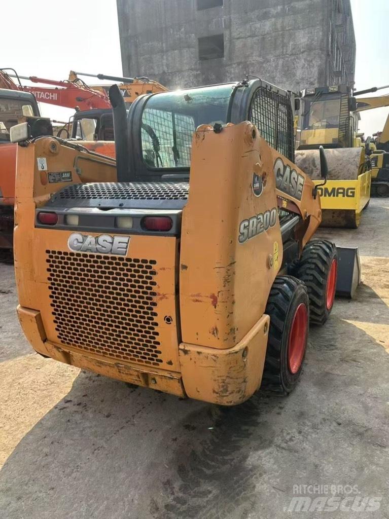 CASE SR 200 Krautuvai su šoniniu pasukimu