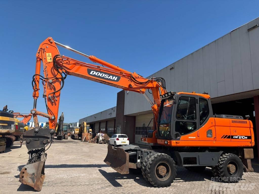 Doosan DX 210 W Ratiniai ekskavatoriai