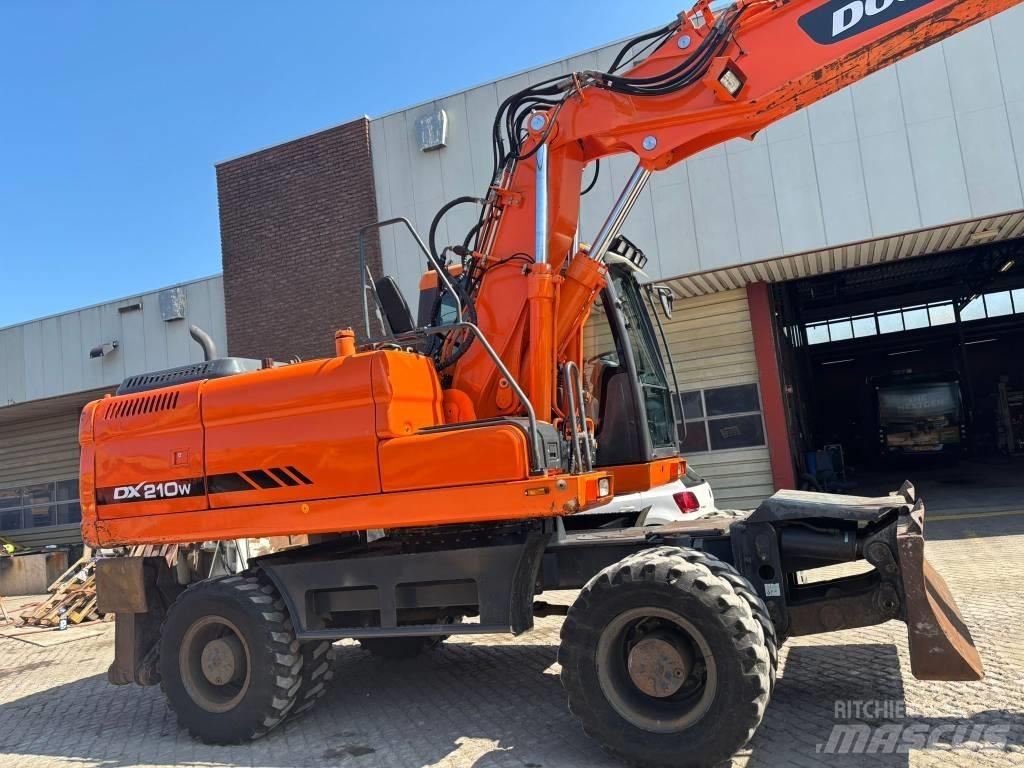 Doosan DX 210 W Ratiniai ekskavatoriai