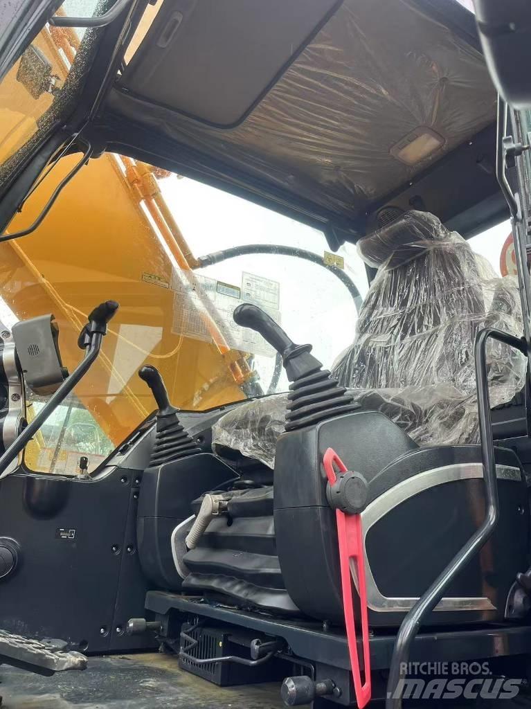 Hyundai R220LC-9S Ratiniai ekskavatoriai