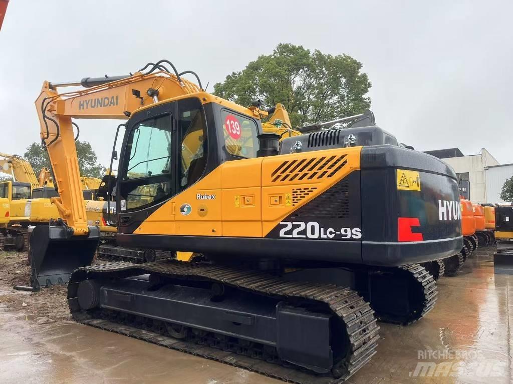 Hyundai R220LC-9S Ratiniai ekskavatoriai