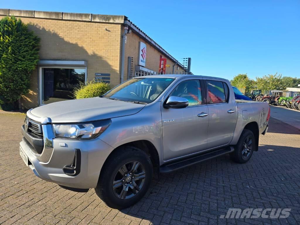 Toyota Hilux Pikapai / Bortiniai sunkvežimiai